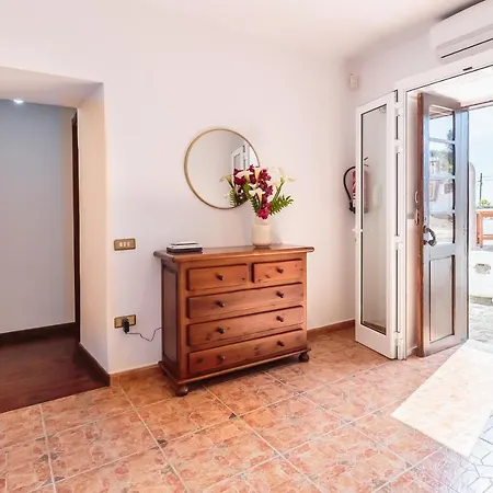 Nieves Rosa Kır Evi